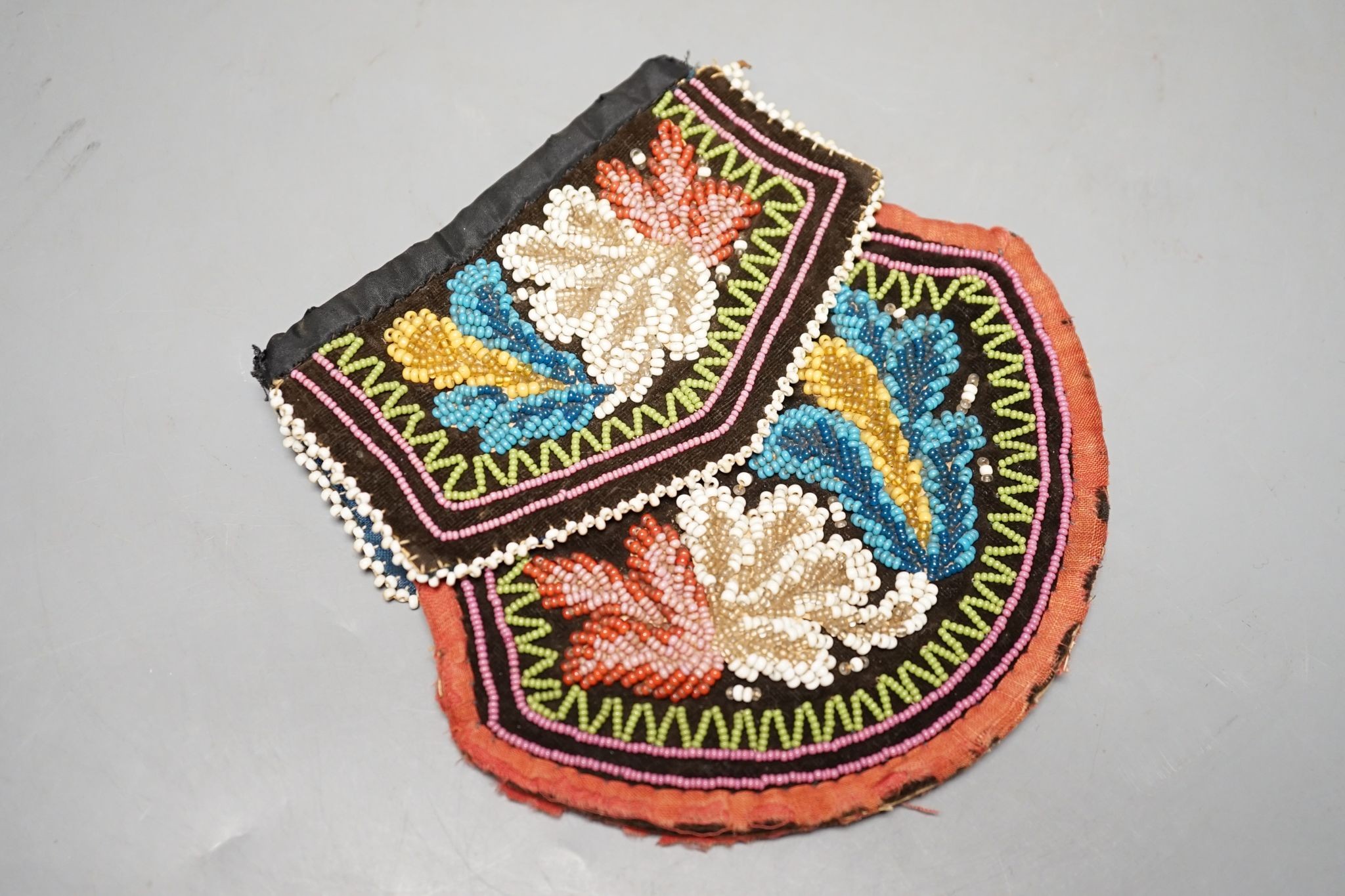 A 19th Century native American-Indian Haudenosaunee / Iroquois beadwork and silk velvet purse, 15cm